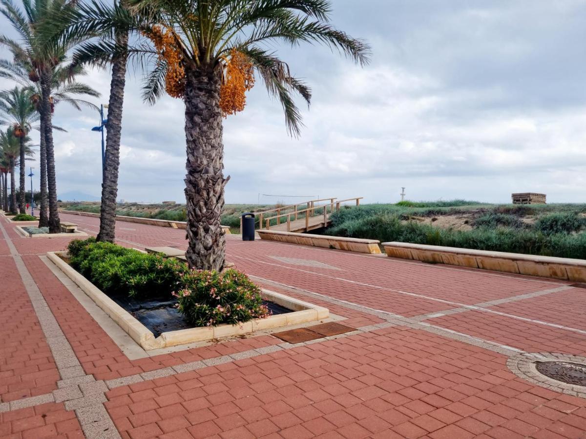 The Beach Across The Street Peniscola Bagian luar foto