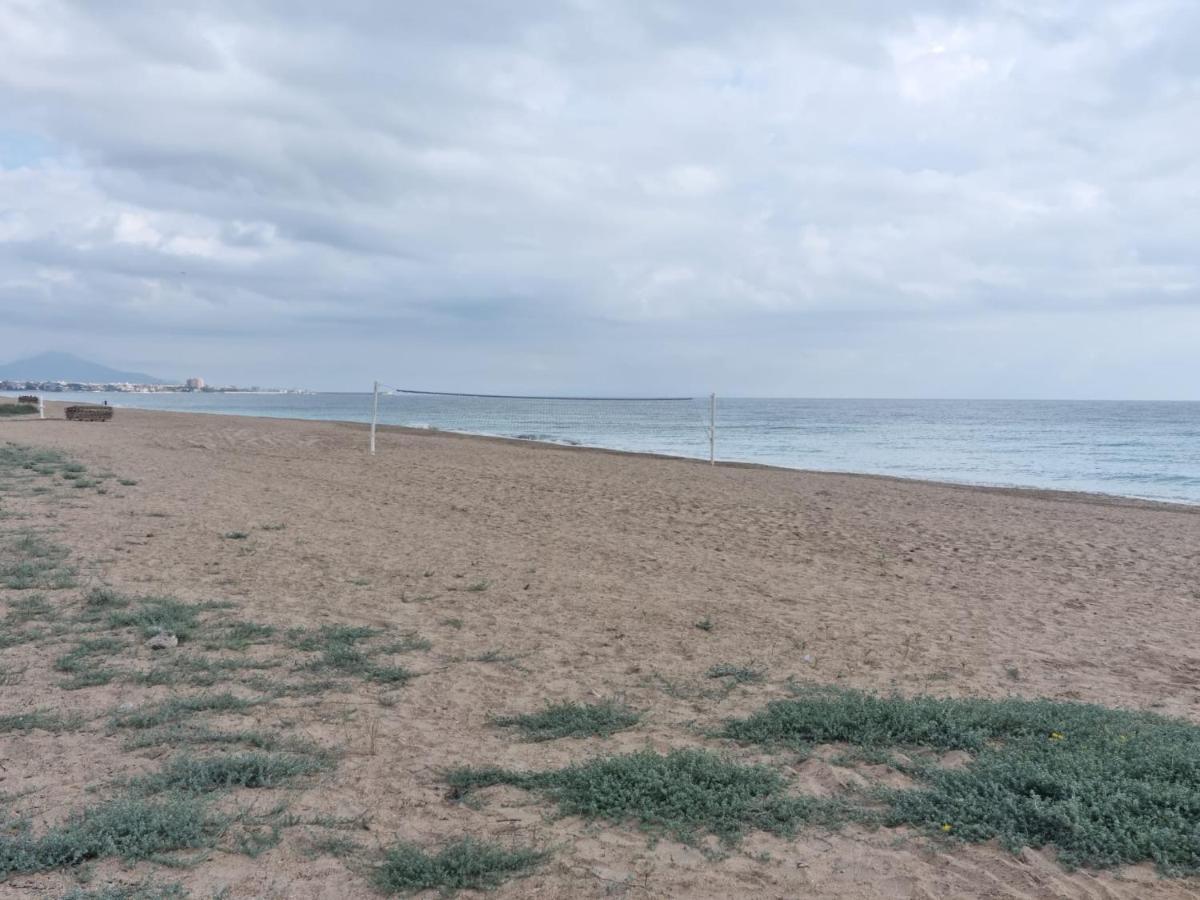 The Beach Across The Street Peniscola Bagian luar foto