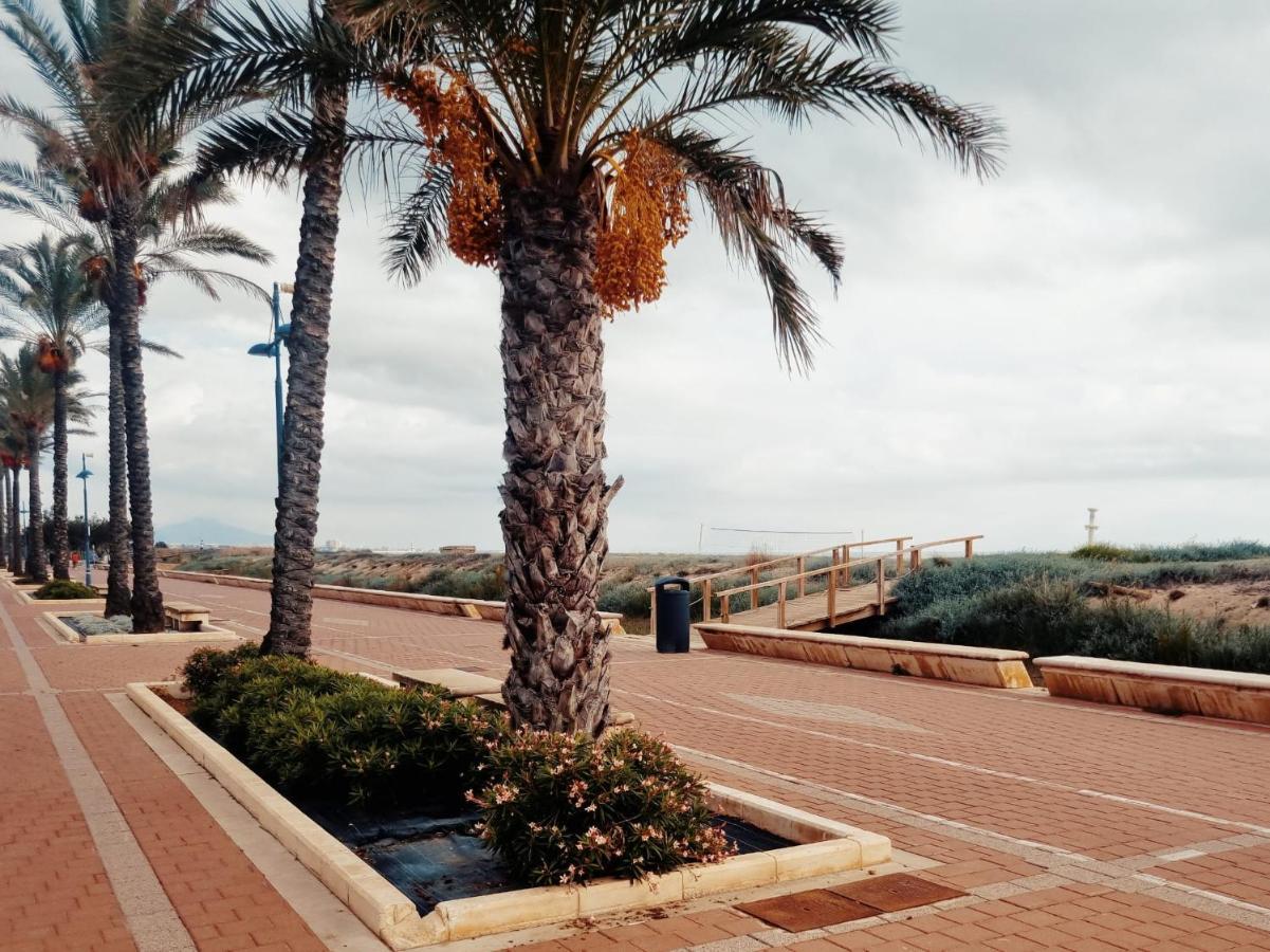 The Beach Across The Street Peniscola Bagian luar foto