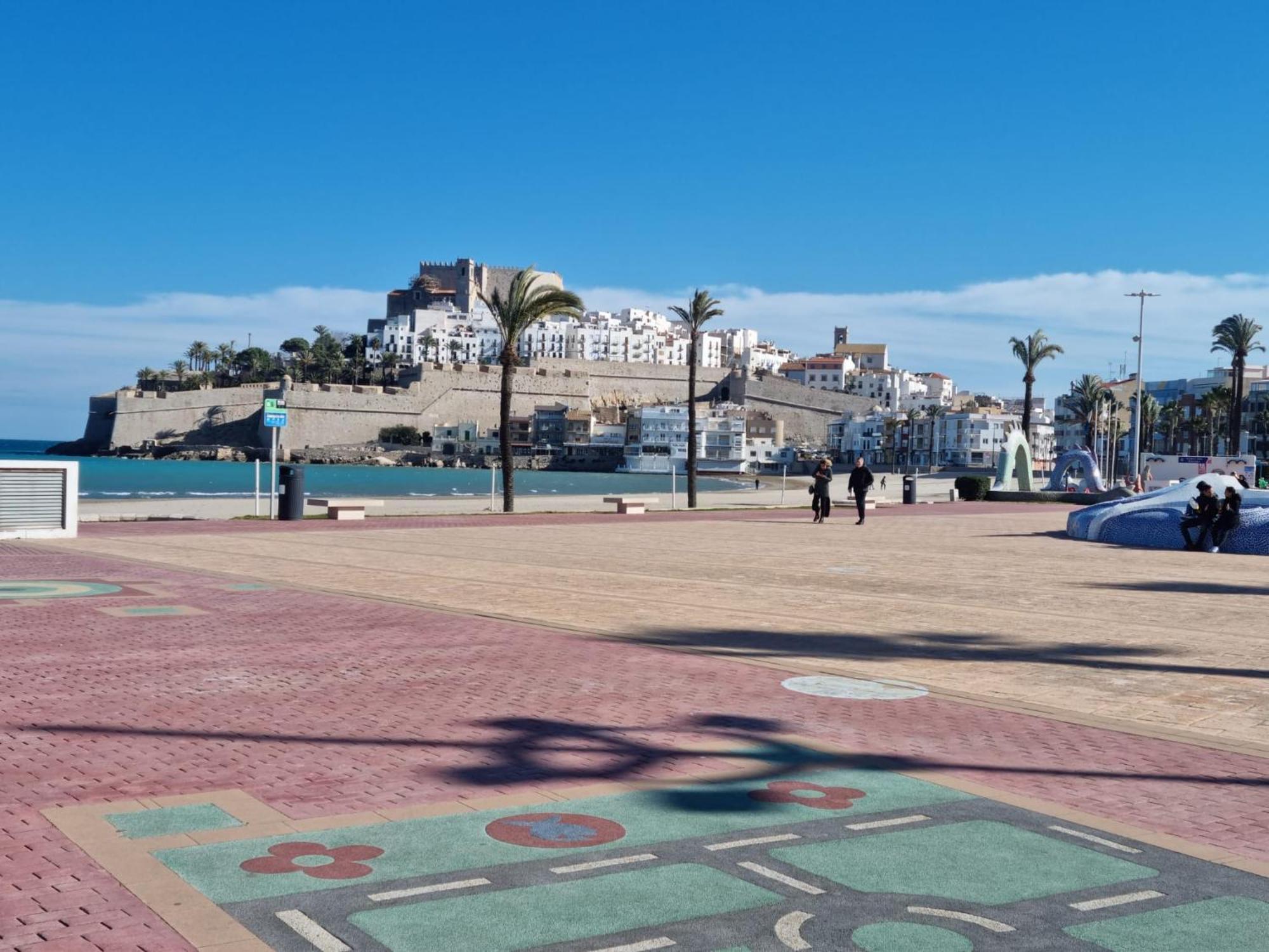 The Beach Across The Street Peniscola Bagian luar foto
